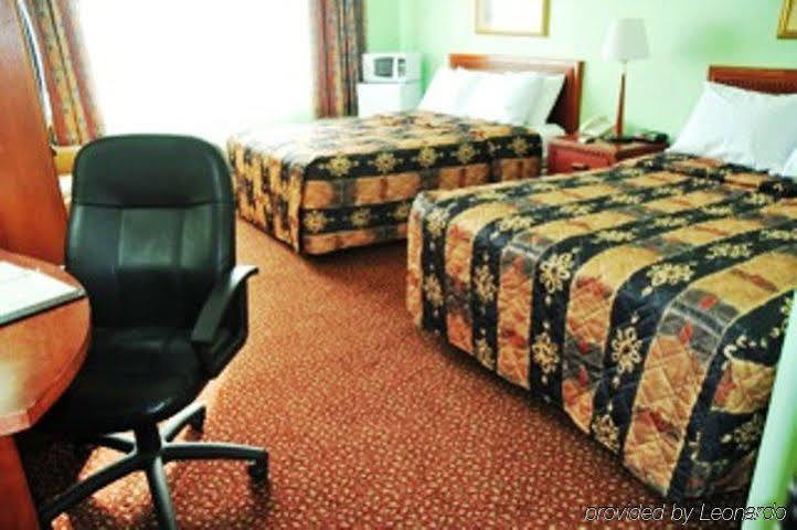 Lively Inn And Suites - Sudbury Naughton Room photo